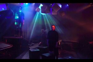 Kunst der Körpersprache. Schauspieler als Trainer auf der Bühne.